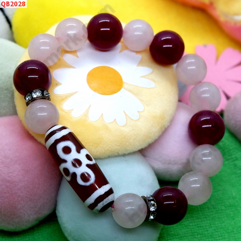 QB2028 สร้อยข้อมือหินDZI  5 ตา สายฟ้า ราคา 499 บาท http://www.hengmark.com/view_product/QB2028.htm QB2028 สร้อยข้อมือหินDZI  5 ตา สายฟ้า ราคา 499 บาท http://www.hengmark.com/view_product/QB2028.htm