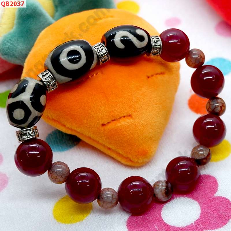 QB2037 สร้อยข้อมือหินDZI  3 ตา ตะขอ และ กระดองเต่าจุด ราคา 549 บาท http://www.hengmark.com/view_product/QB2037.htm QB2037 สร้อยข้อมือหินDZI  3 ตา ตะขอ และ กระดองเต่าจุด ราคา 549 บาท http://www.hengmark.com/view_product/QB2037.htm