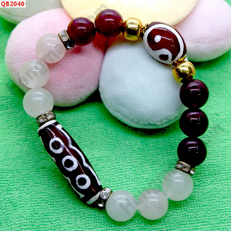QB2040 สร้อยข้อมือหินDZI  5 ตา และ หยินหยาง ราคา 559 บาท http://www.hengmark.com/view_product/QB2040.htm QB2040 สร้อยข้อมือหินDZI  5 ตา และ หยินหยาง ราคา 559 บาท http://www.hengmark.com/view_product/QB2040.htm