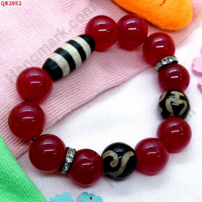 QB2052 สร้อยข้อมือหินDZI แก้ววิเศษ หรูยี่ และ 3 เส้น ราคา 669 บาท http://www.hengmark.com/view_product/QB2052.htm QB2052 สร้อยข้อมือหินDZI แก้ววิเศษ หรูยี่ และ 3 เส้น ราคา 669 บาท http://www.hengmark.com/view_product/QB2052.htm