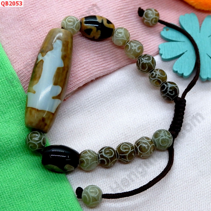 QB2053 สร้อยข้อมือหินDZIเจ้าแม่กวนอิม แก้ววิเศษ ตะขอ ราคา 649 บาท http://www.hengmark.com/view_product/QB2053.htm