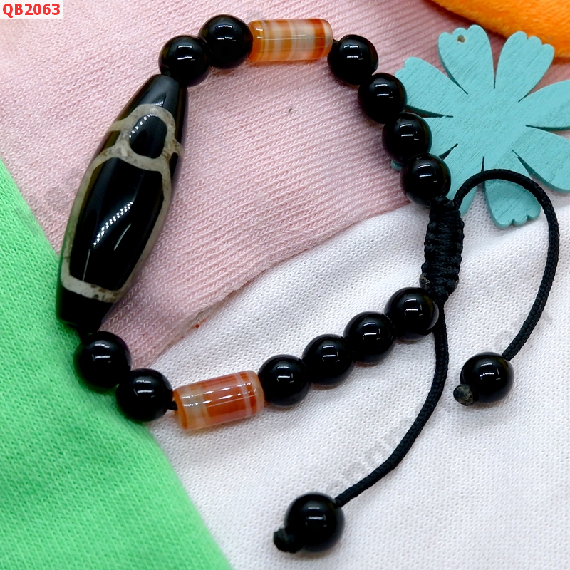 QB2063 สร้อยข้อมือหินDZI ไฉ่ซิงเอี๊ย ราคา 399 บาท http://www.hengmark.com/view_product/QB2063.htm QB2063 สร้อยข้อมือหินDZI ไฉ่ซิงเอี๊ย ราคา 399 บาท http://www.hengmark.com/view_product/QB2063.htm