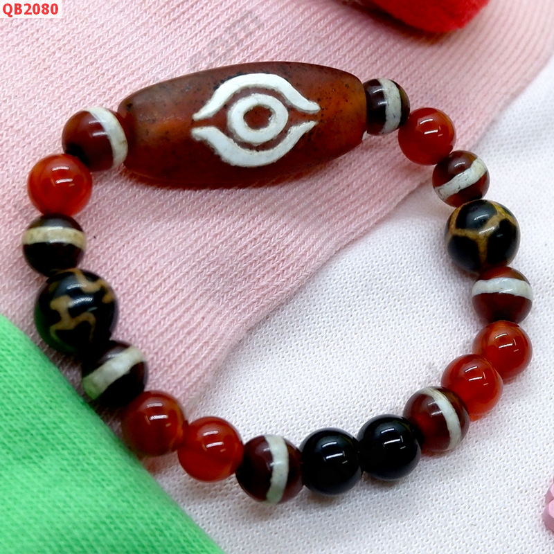 QB2080 สร้อยข้อมือหินDZI ตามังกร ราคา 679 บาท http://www.hengmark.com/view_product/QB2080.htm QB2080 สร้อยข้อมือหินDZI ตามังกร ราคา 679 บาท http://www.hengmark.com/view_product/QB2080.htm