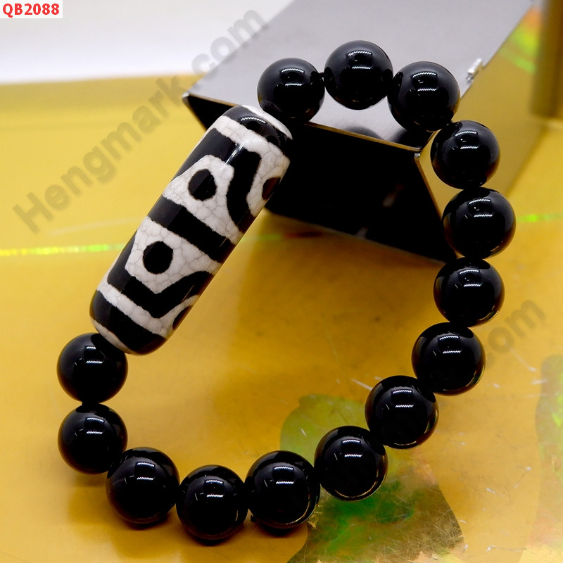 QB2088 สร้อยข้อมือหินทิเบตลายเขี้ยวเสือคู่  8 จุด ราคา 839 บาท http://www.hengmark.com/view_product/QB2088.htm