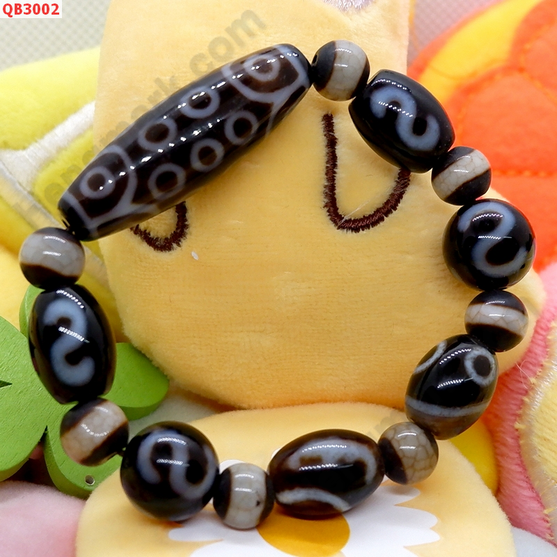 QB3002 สร้อยข้อมือหินDZI 21 ตา ตะขอ หมอยา ค้างคาว 2 ตา ราคา 2799 บาท http://www.hengmark.com/view_product/QB3002.htm QB3002 สร้อยข้อมือหินDZI 21 ตา ตะขอ หมอยา ค้างคาว 2 ตา ราคา 2799 บาท http://www.hengmark.com/view_product/QB3002.htm