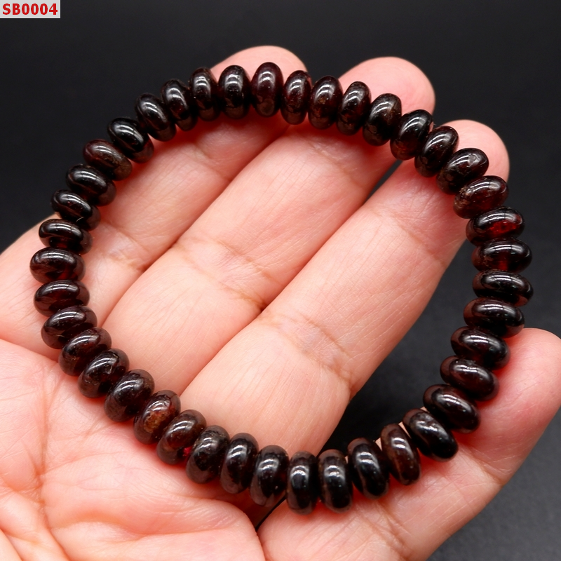 SB0004 สร้อยข้อมือโกเมน 8 มม. ราคา 399 บาท http://www.hengmark.com/view_product/SB0004.htm