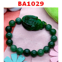 BA1029 : สร้อยข้อมือกบคาบเหรียญหินหยกเขียวเข้ม