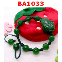 BA1033 : สร้อยข้อมือกบคาบเหรียญหินหยกเขียวเข้ม