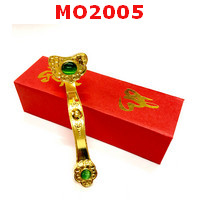 MO2005 : หรูยี่เคลือบทองหัวมีพลอยเขียว
