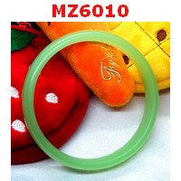 MZ6010 : กำไลหิน สีเขียวอ่อน