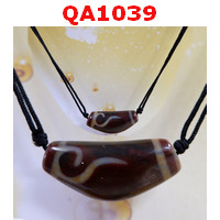 QA1039 : สร้อยคอหินทิเบตรูปบูมเมอแรง ลายหรูยี่