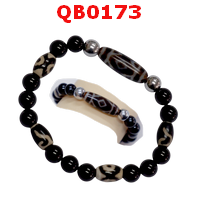 สร้อยข้อมือหินทิเบต ลาย 3 ตาเพชร ลายลึก สร้อยข้อมือหินทิเบต 3 ตาเพชร ลายลึก ร้อยกับหินทิเบตเม็ดเล็ก 4 เม็ด หินสีเงิน และ หินอะเก็ตดำ 8 มม

หินดีซีไอ 3 ตา เป็นหินแห่งความมั่งคั่ง 3 ตาเป็นสัญลักษณ์ 3 ประการของโชคลาภ ความสุข ความซื่อสัตย์และชีวิตที่ยืนยาว มีโชคลาภเข้ามาอย่างต่อเนื่อง



